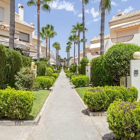 Stylish Townhouse In Beachfront Complex *