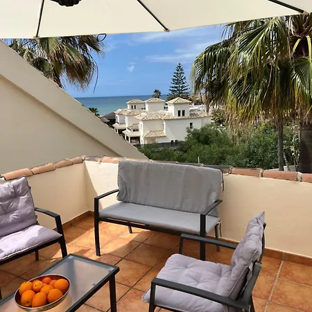 Stylish Townhouse In Beachfront Complex *