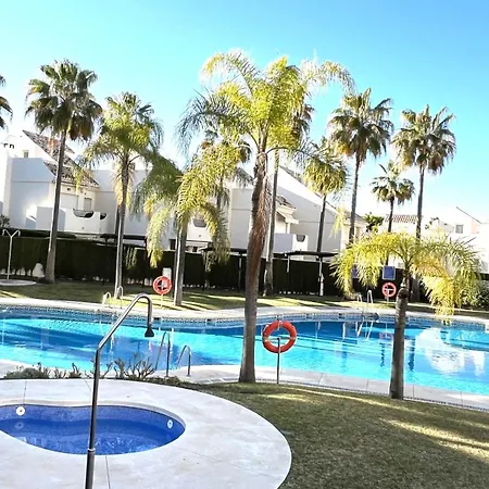 Hébergement de vacances Stylish Townhouse In Beachfront Complex Marbellac