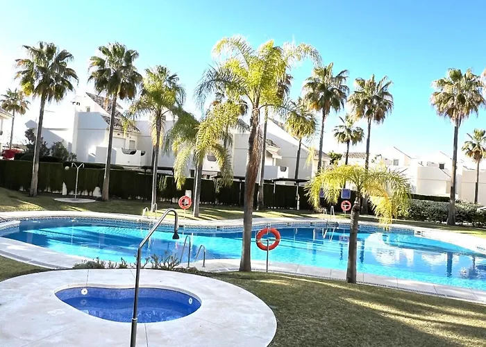 Hébergement de vacances Stylish Townhouse In Beachfront Complex Marbellac