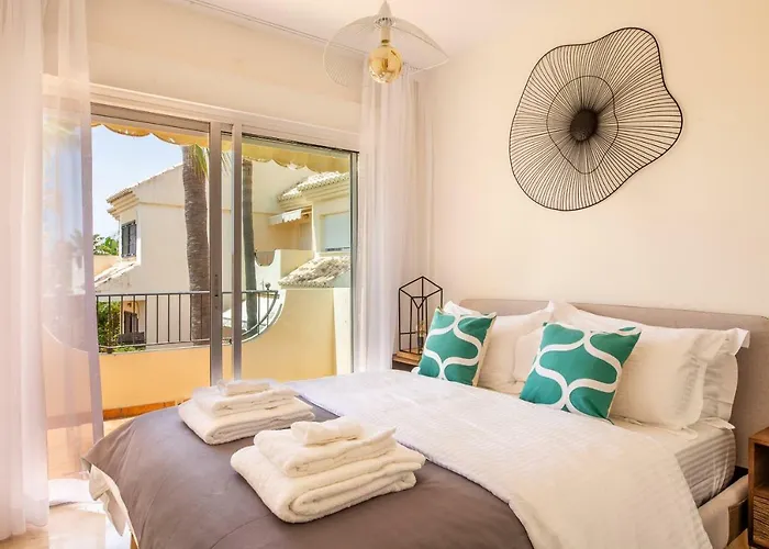 Stylish Townhouse In Beachfront Complex Hébergement de vacances *
