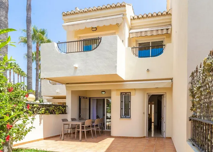 Hébergement de vacances Stylish Townhouse In Beachfront Complex Marbellac